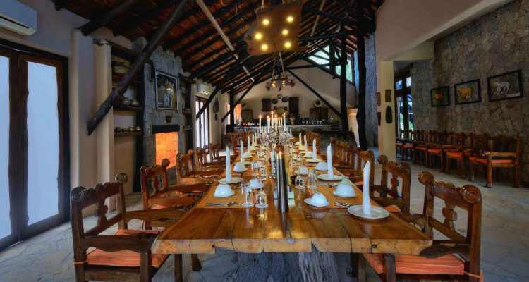 kanha-earth-lodge-dining