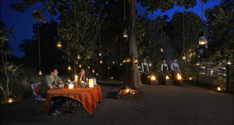 kanha-earth-lodge-dining1