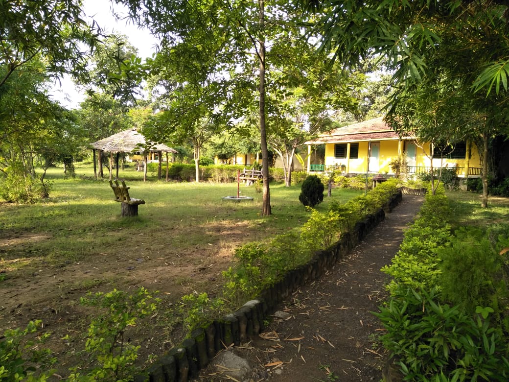 kanha-resort-garden