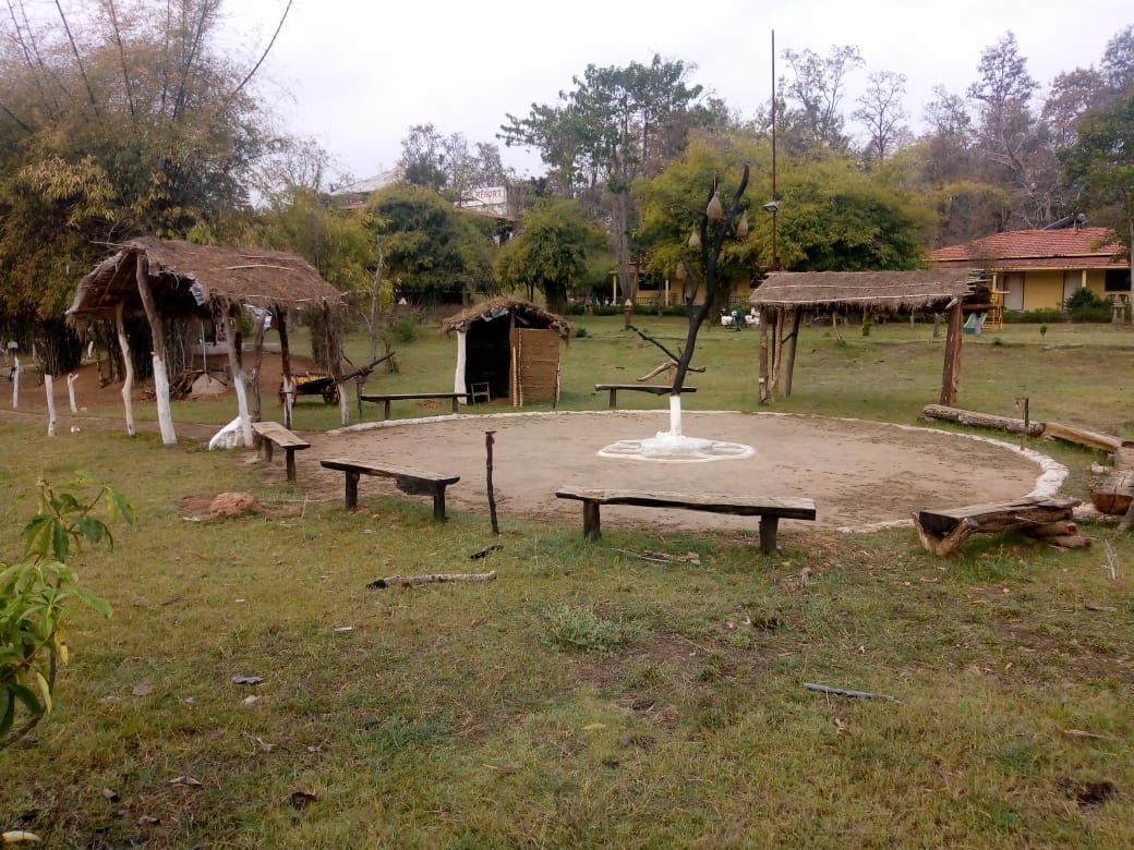 kanha-resort-patio1