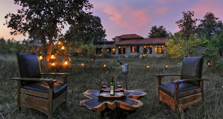 kings-lodge-patio