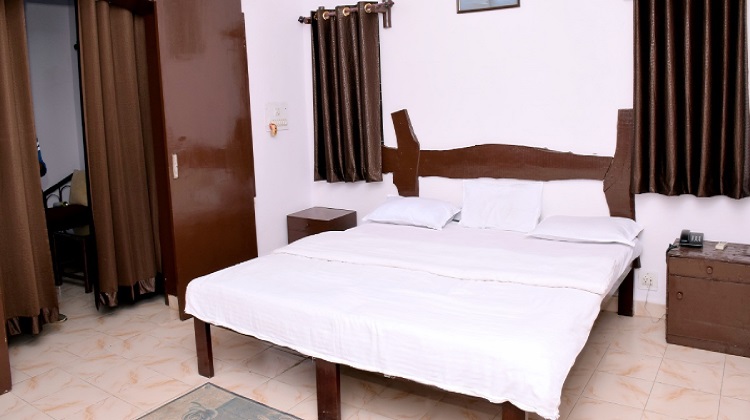 sanjaytigerresort-room