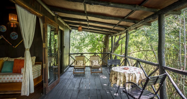 tree-house-balcony