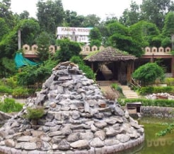 kanha-resort-entrance